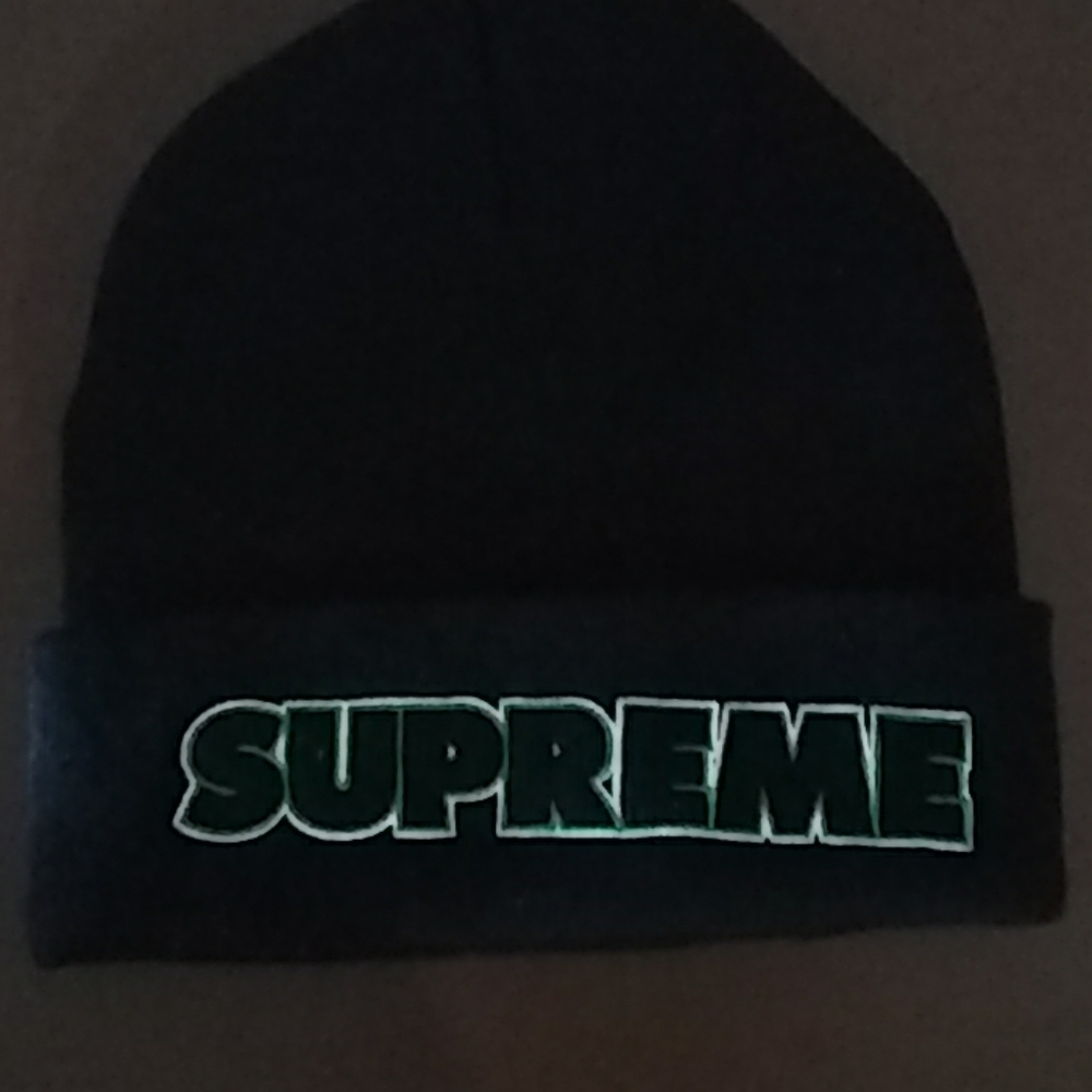 Supreme World Famous Outline Beanie